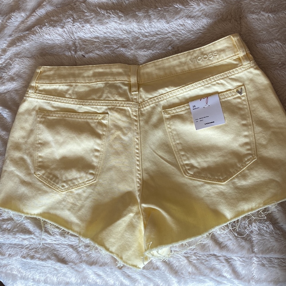 Pastel yellow Vigoss shorts. Size 29. Marley Mid Rise - Picture 2 of 3